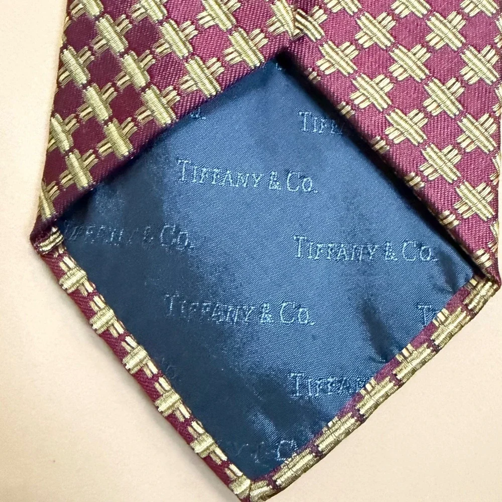 Tiffany‎ & Co Mens Burgundy Gold Geometric Silk Necktie Made in Italy Luxury Tie